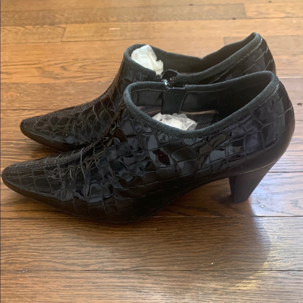 AQUATALIA by Marvin K Crocodile Patt Black Women Size 7 Stacked Heel Ankle Boots